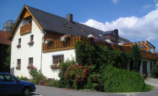 unser gro&szlig;es Wohnhaus